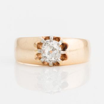 Ring in 18K gold with an old-cut diamond.