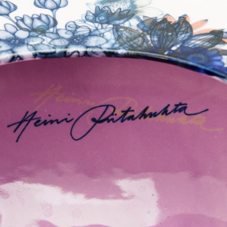 HEINI RIITAHUHTA, veistos, posliinia, "Kätkö", signeerattu Heini Riitahuhta.