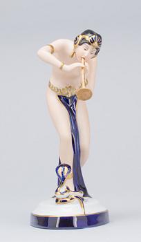 FIGURIN, porslin. Royal Dux Bohemia, Tjeckoslovakien, 1900-talets första hälft.