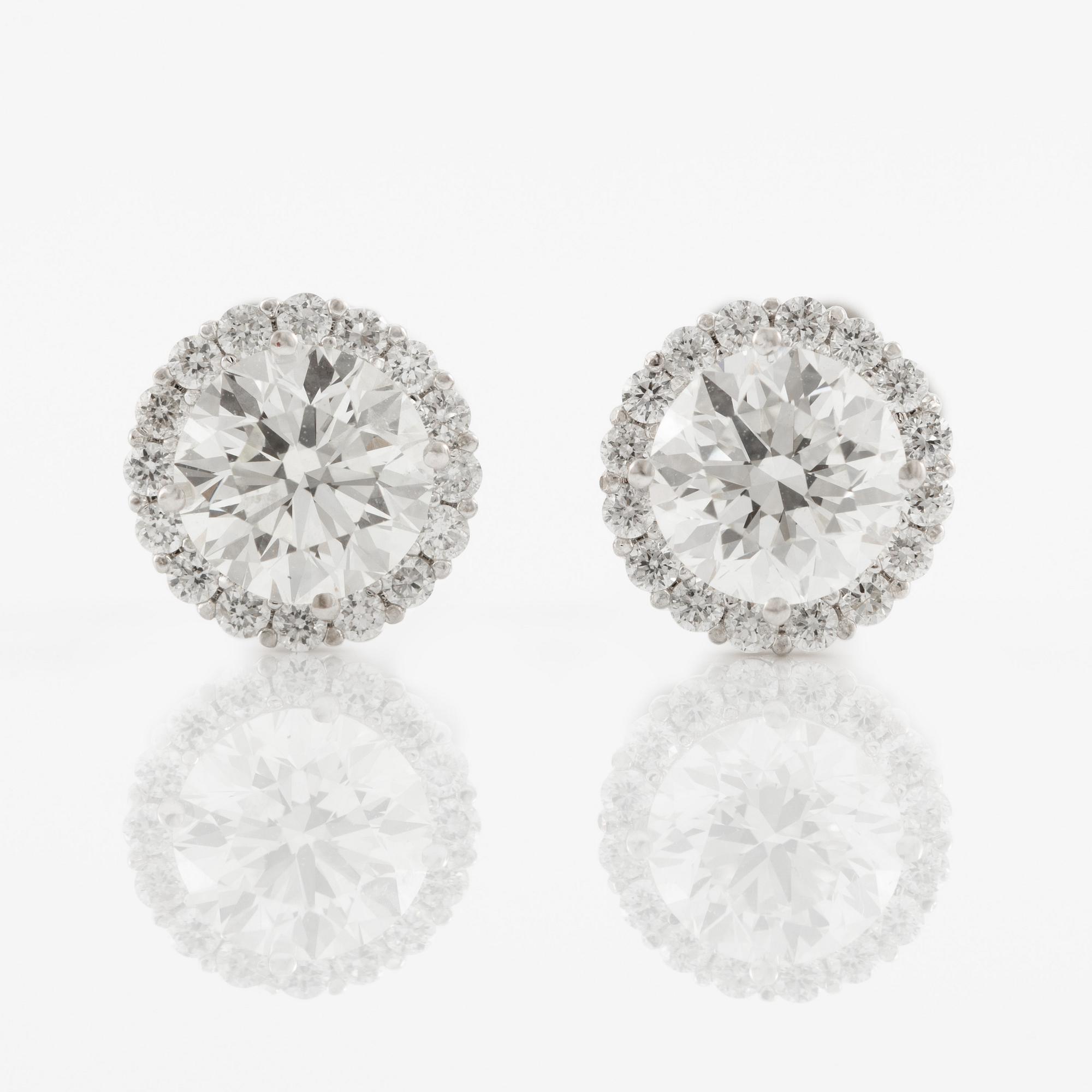 Örhängen 18K vitguld med briljantslipade diamanter.