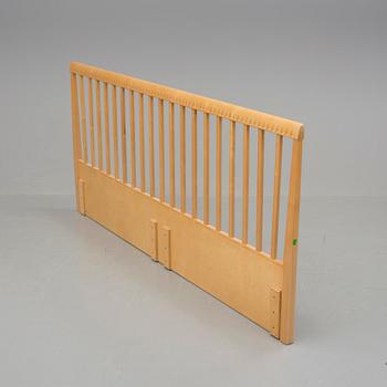 SÄNGGAVEL SAMT SÄNGBORD, 3 delar, Carl Malmsten.