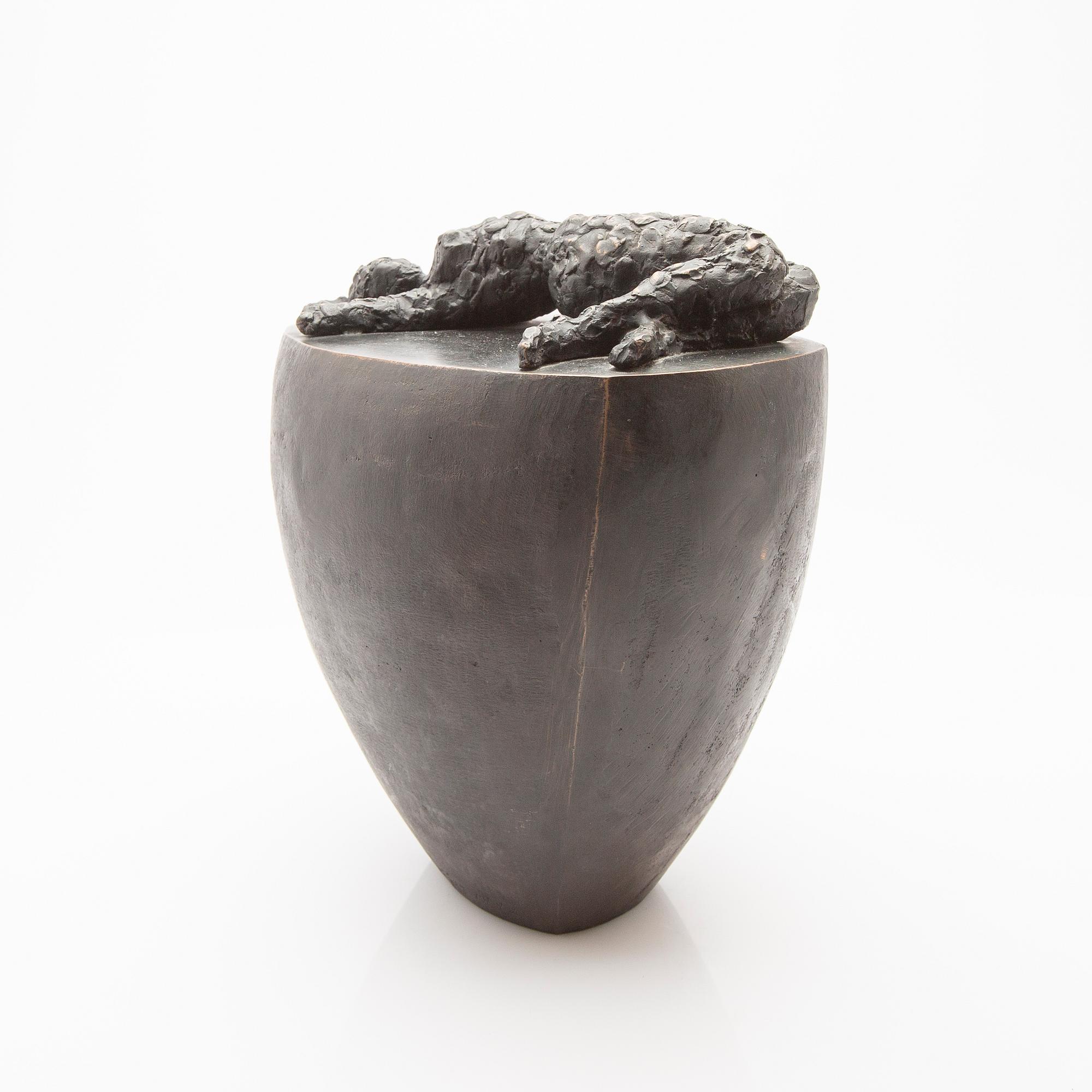 Vivianne Geijer, Recumbent model, bronze.