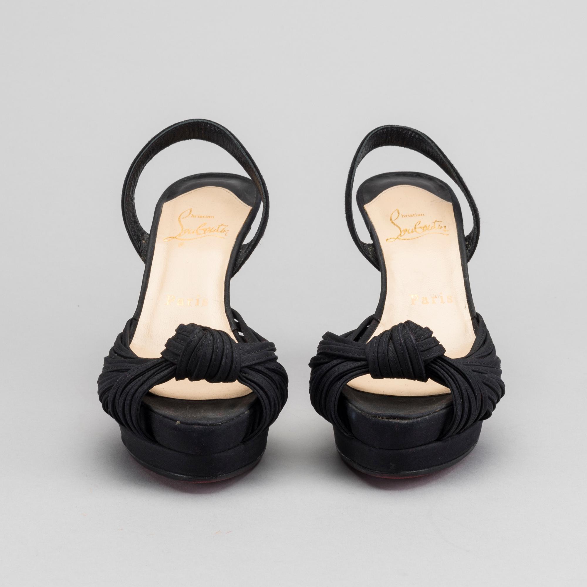 CHRISTIAN LOUBOUTIN. SKOR, ett par. Storlek 35,5.