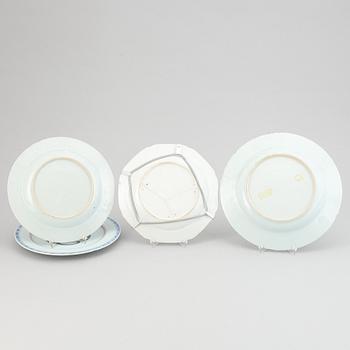 Four blue and white and famille rose export porcelain dishes, Qing dynasty, Qianlong (1736-95).