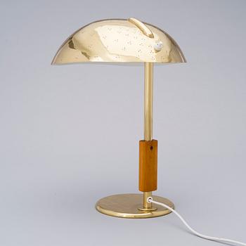 PAAVO TYNELL, A TABLE LAMP. Manufactured by Taito Oy, 1940s.