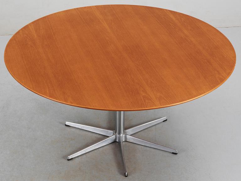 An Arne Jacobsen teak top dinner table, Fritz Hansen, Denmark 1967.