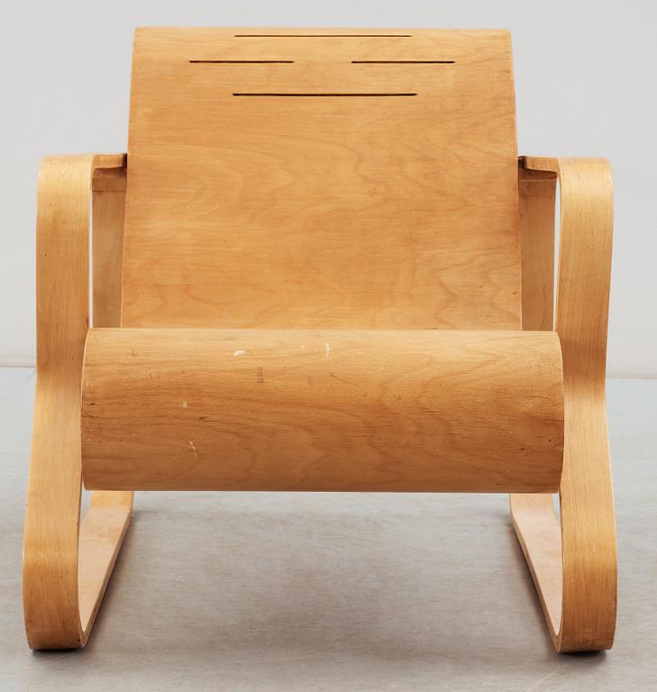 An Alvar Aalto laminated birch and plywood armchair, 'Paimio', model 41, retailed by Finmar Ltd, Finland circa 1932.