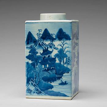 A large blue and white tea jar, Qing dynasty, 19th Century.