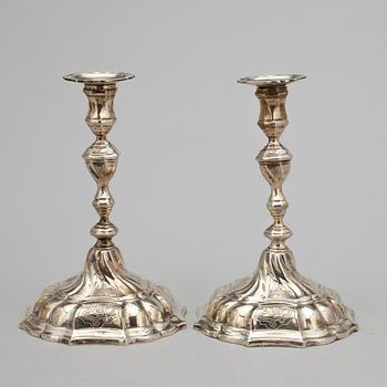 LJUSSTAKAR, ett par, silver, rokokostil, sannolikt Tyskland, 1800-tal. Vikt 530 gram.