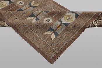 ingegerd silow, a flat weave carpet, signed IS, ca 202 x 133 cm.