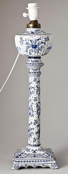 BORDSLAMPA. Fajans. Trol. Holland. 1900-talets början.