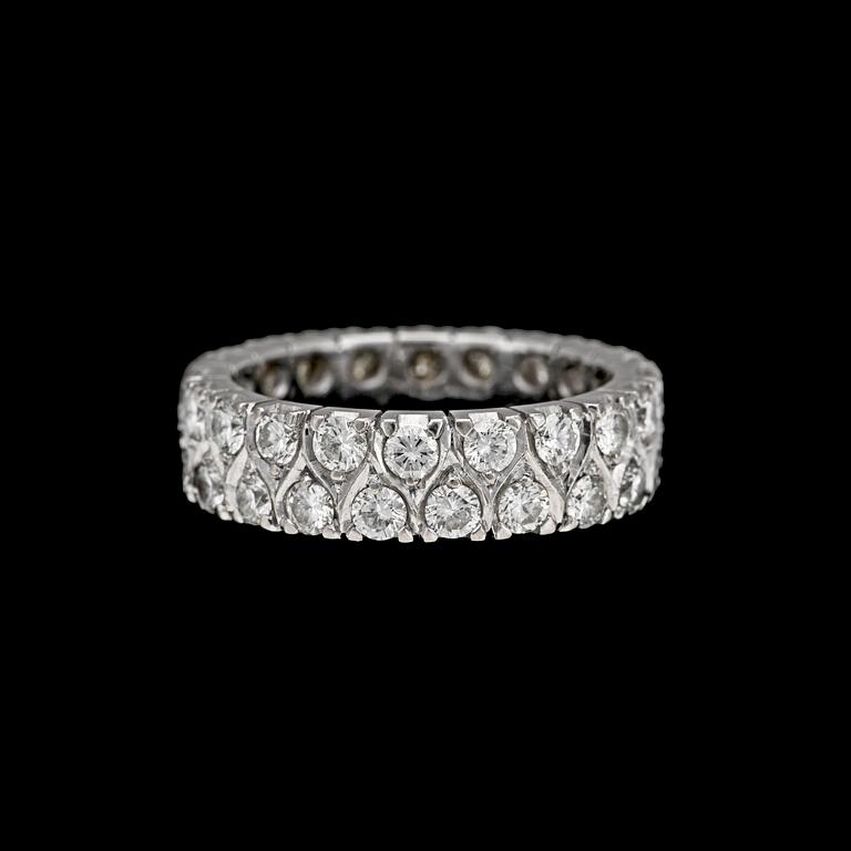 A brilliant cut diamond eternity ring, tot. 2.37 cts.