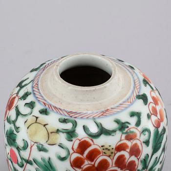 A Chinese porcelain vase, 17th century transision.