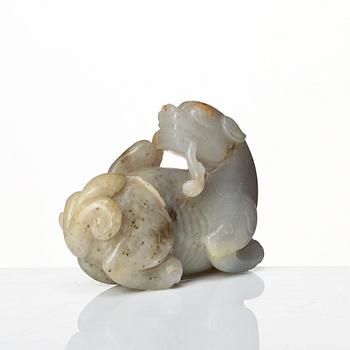 A nephrite sculpture of a mythical creature with a lingzhi fungus, late Qing dynasty.