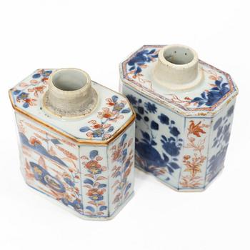 Two Imari porcelain tea caddies, China, Qing dynasty, 18th century.