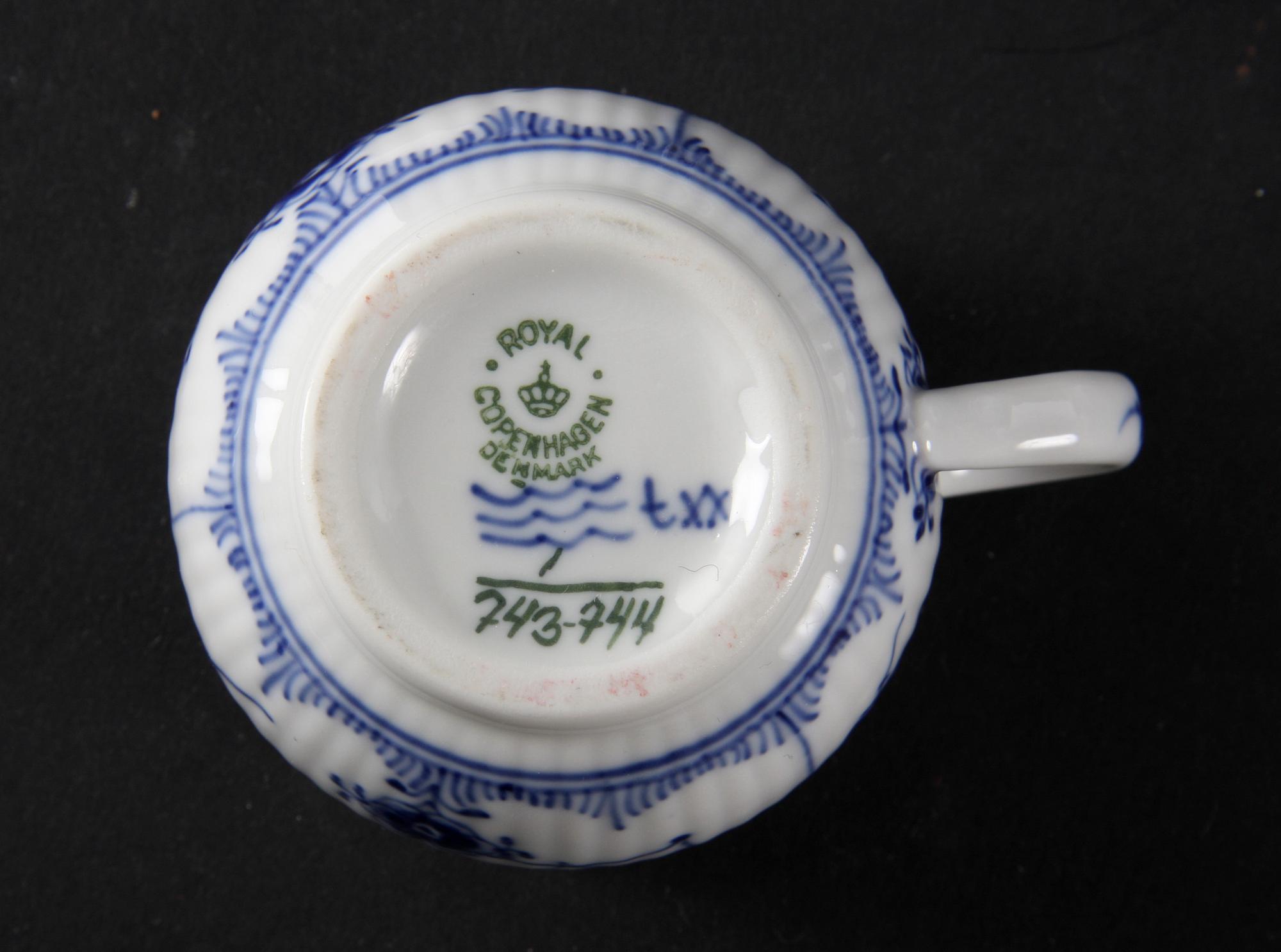 CREMEKOPPAR, 6 st, porslin, Royal Copenhagen "Musselmalet".