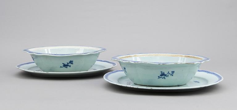 KAROTTER ETT PAR, & STEKFAT 2 st, porslin, Qingdynastin, Kina, 1700-tal till tidigt 1800-tal.