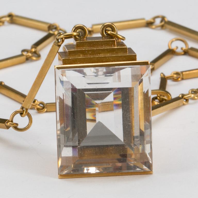 A Wiwen Nilsson 18k gold and rock crystal pendant and chain, Lund 1943.