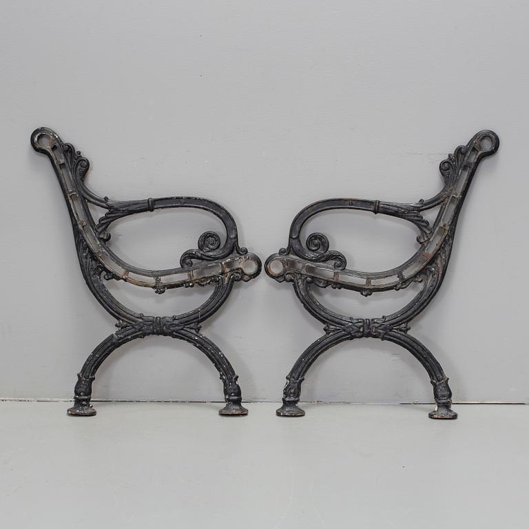 A pair of gardensofa endings, 20th century.