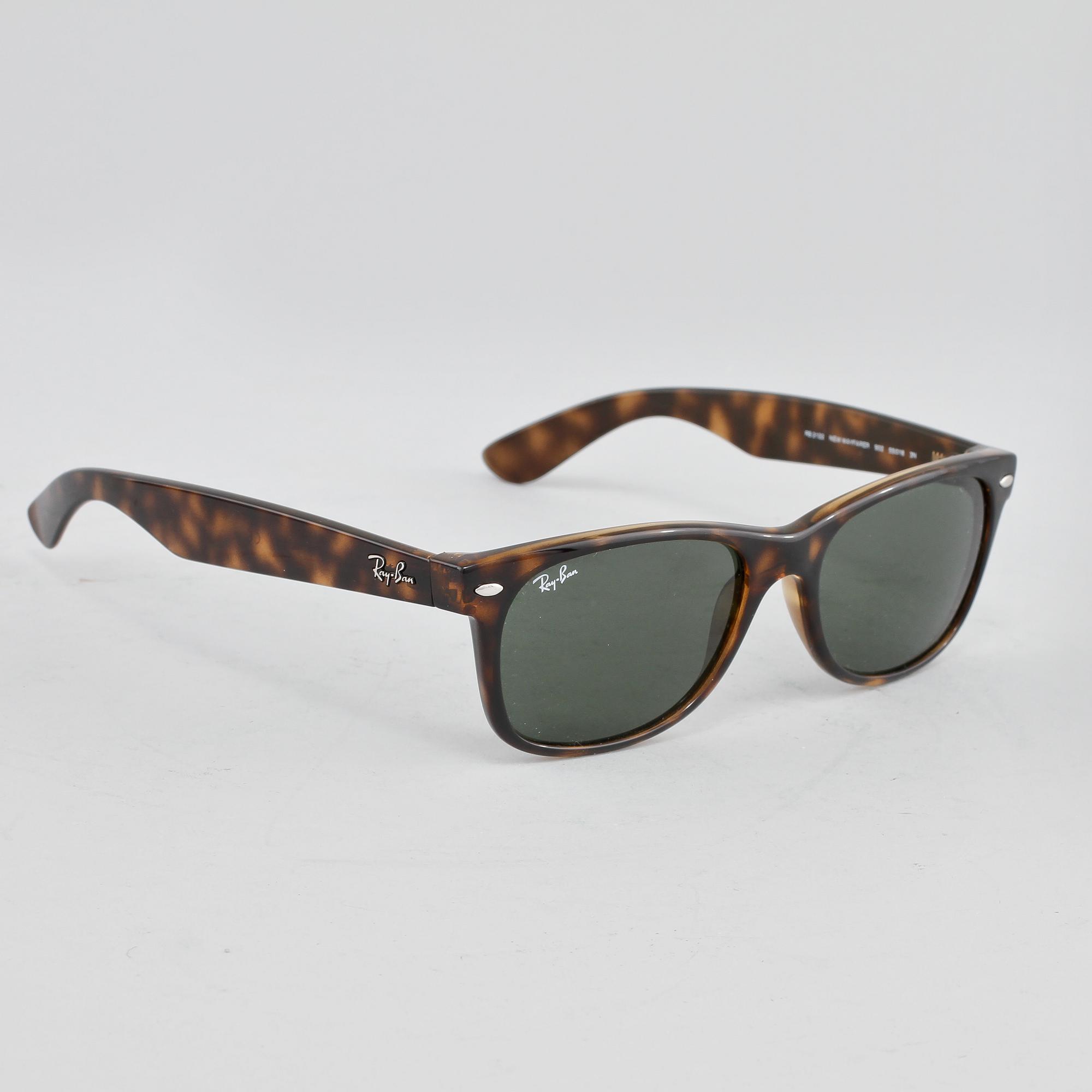 SOLGLASÖGON, "New Wayfarer", Ray Ban, 2000-tal.