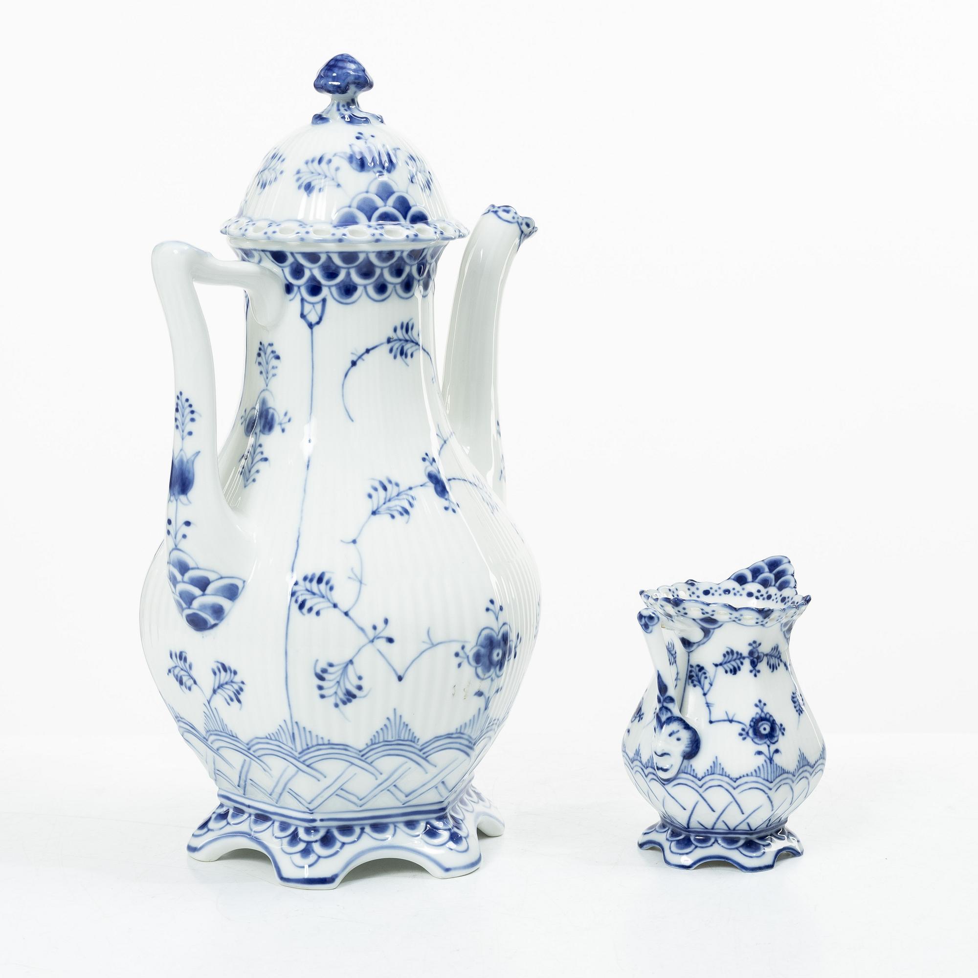 Royal Copenhagen, coffee service, 46 pieces, “Musselmalet Halvblonde”, Denmark.