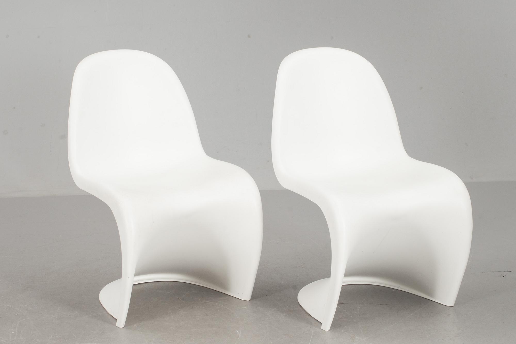 STOLAR, ett par, "Panton chair", Verner Panton för Vitra, formgivna 1960.