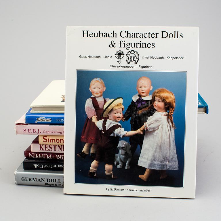 A lot of twelve books regarding antique dolls.