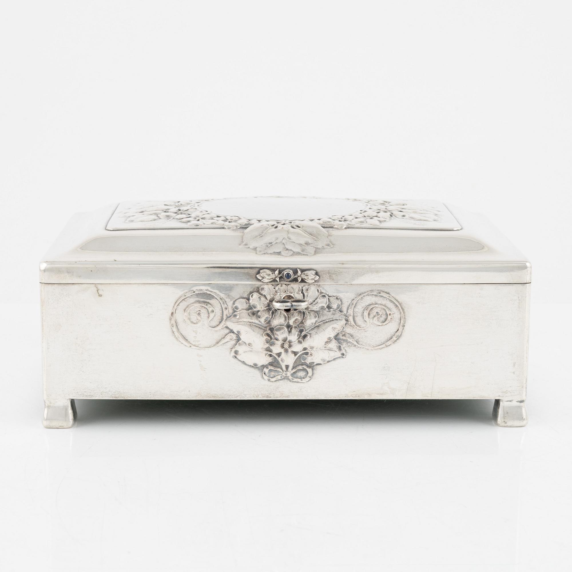 A silver box, CG Hallberg Stockholm 1911.
