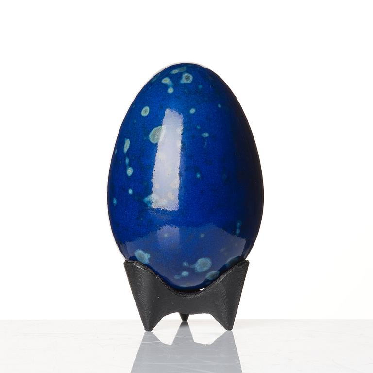 Hans Hedberg, a faience sculpture of an egg, Biot, France.