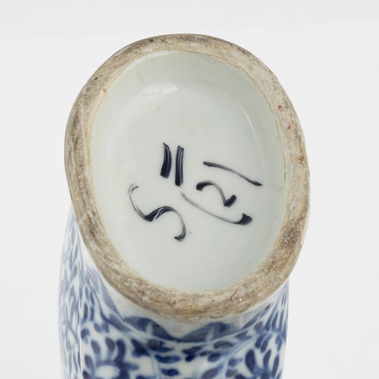 A blue and white moon flask, China, Qing Dynasty, 19th century.