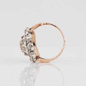 RING med rosenslipade bruna och vita diamanter.