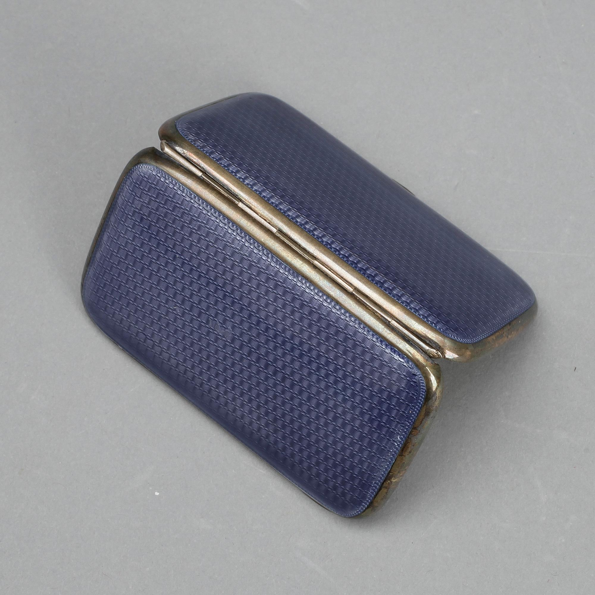 CIGARETTETUI, silver och emalj, David Andersen, Norge, omkring 1900. Total vikt ca 102g.