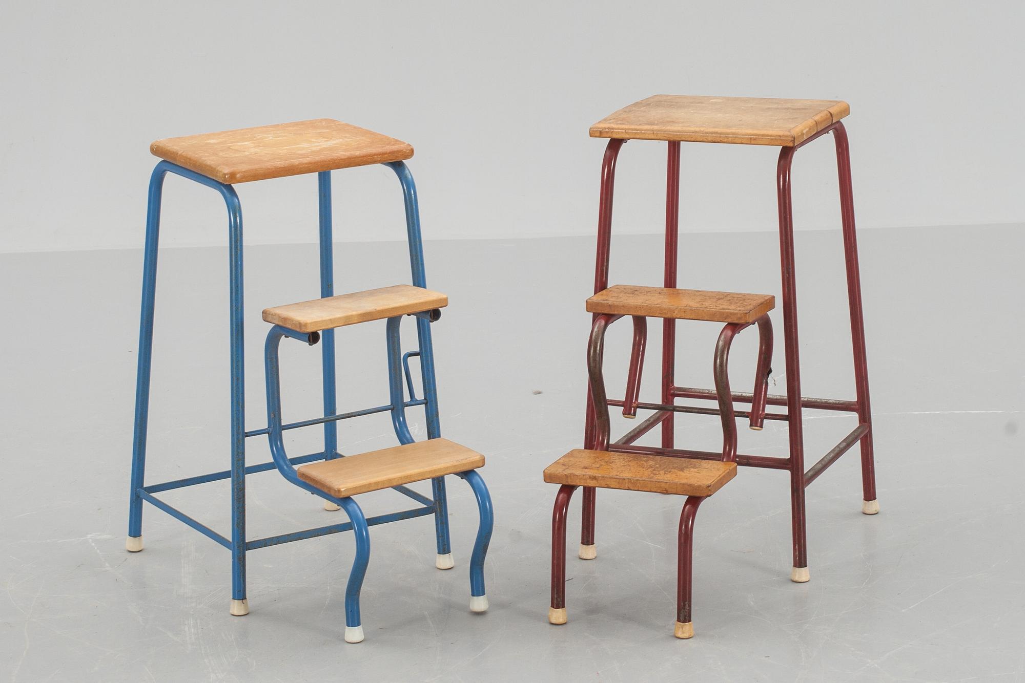 STEGPALLAR, 2 st, 1900-talets första hälft.