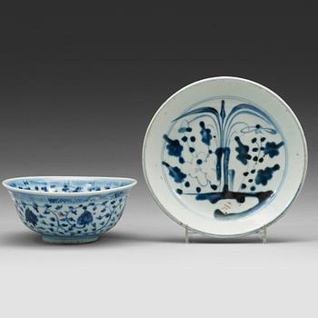 447. A blue and white bowl and a dish, Ming dynasty, (1368-1644).