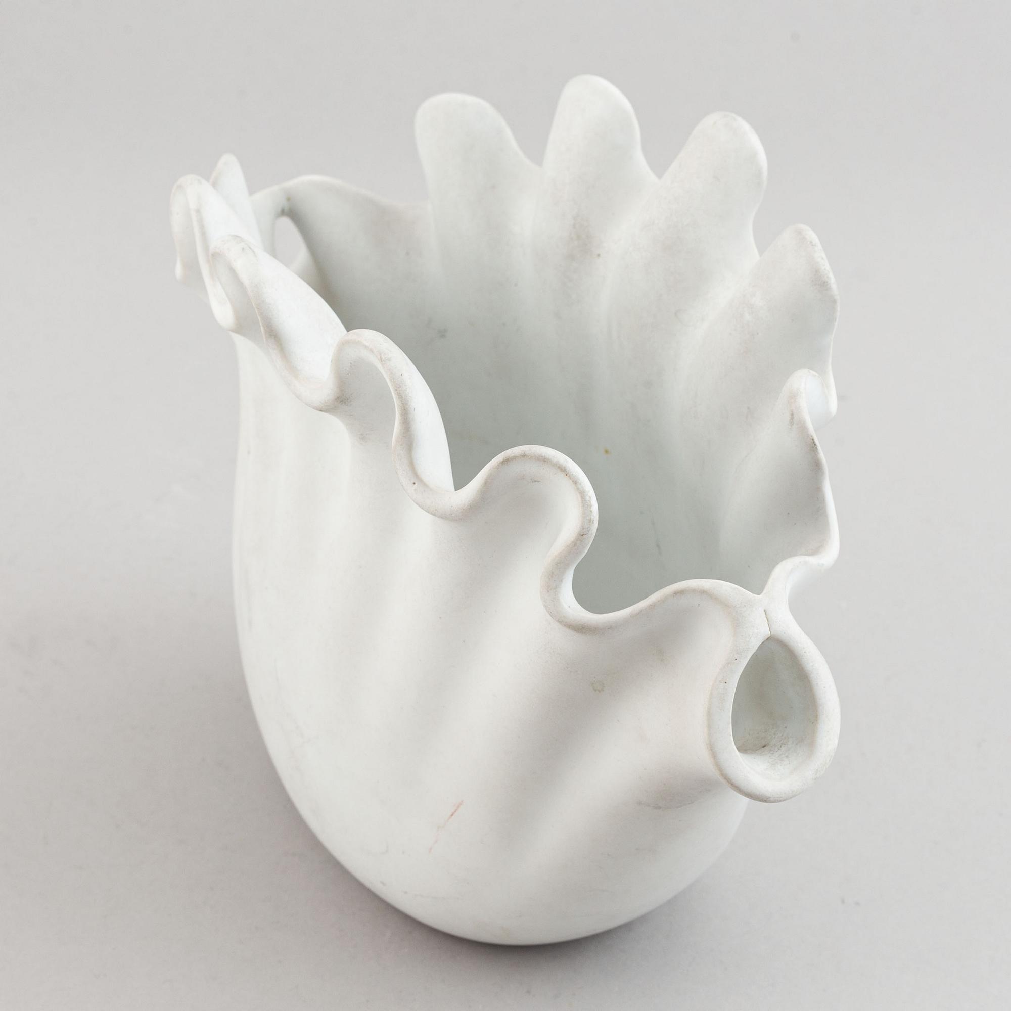 Wilhelm Kåge, a set of three 'Våga' bowls, Gustavsberg.