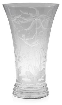 759. An Edward Hald engraved glass vase, Orrefors 1927.