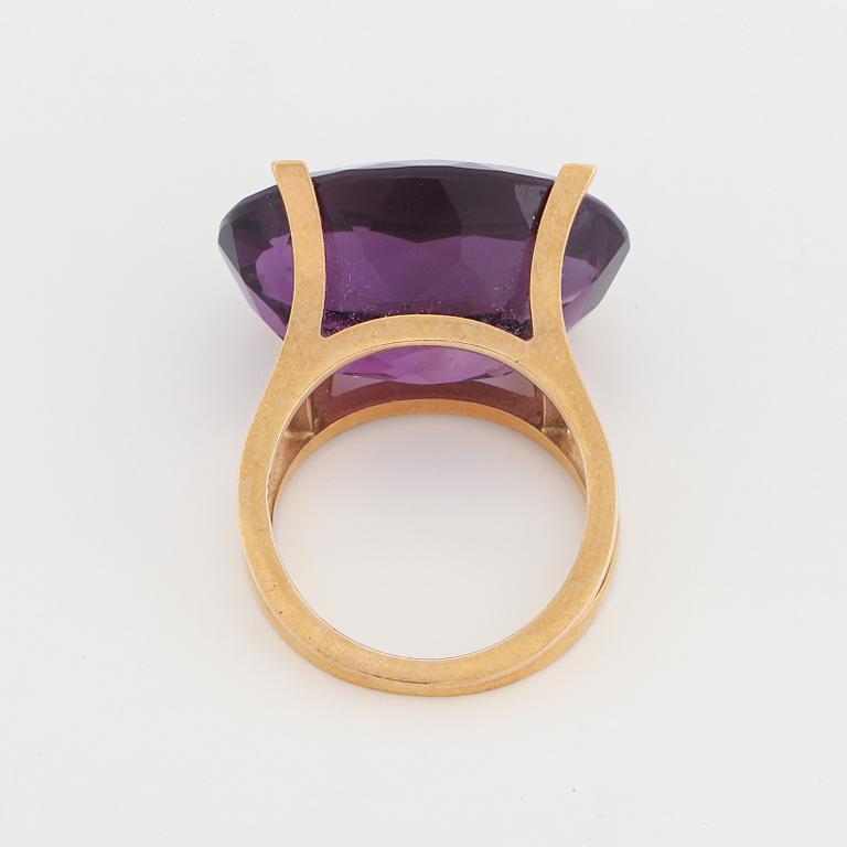 Oval faceted amethyst ring.