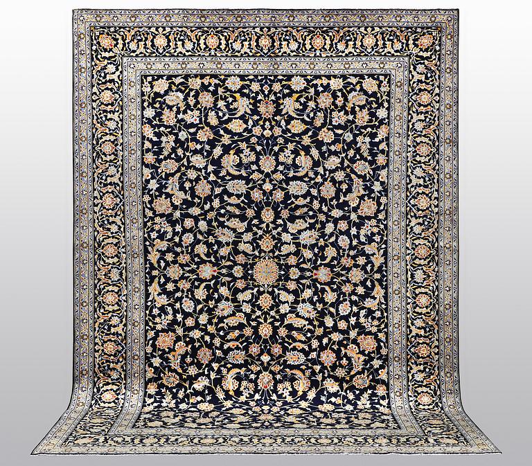 A carpet, Kashan, ca 416 x 304 cm.