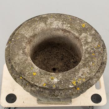 TRÄDGÅRDSURNA, cement 1900-tal.