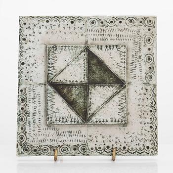 Rut Bryk, relief, stengods, stämpelmärkt J.W.N. van Achterbergh collection.