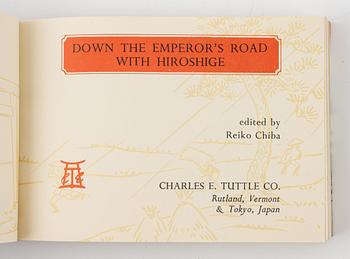 Solfjädrar, två stycken samt album "Down the Emperors road with Hiroshige", Japan, 1900-tal.