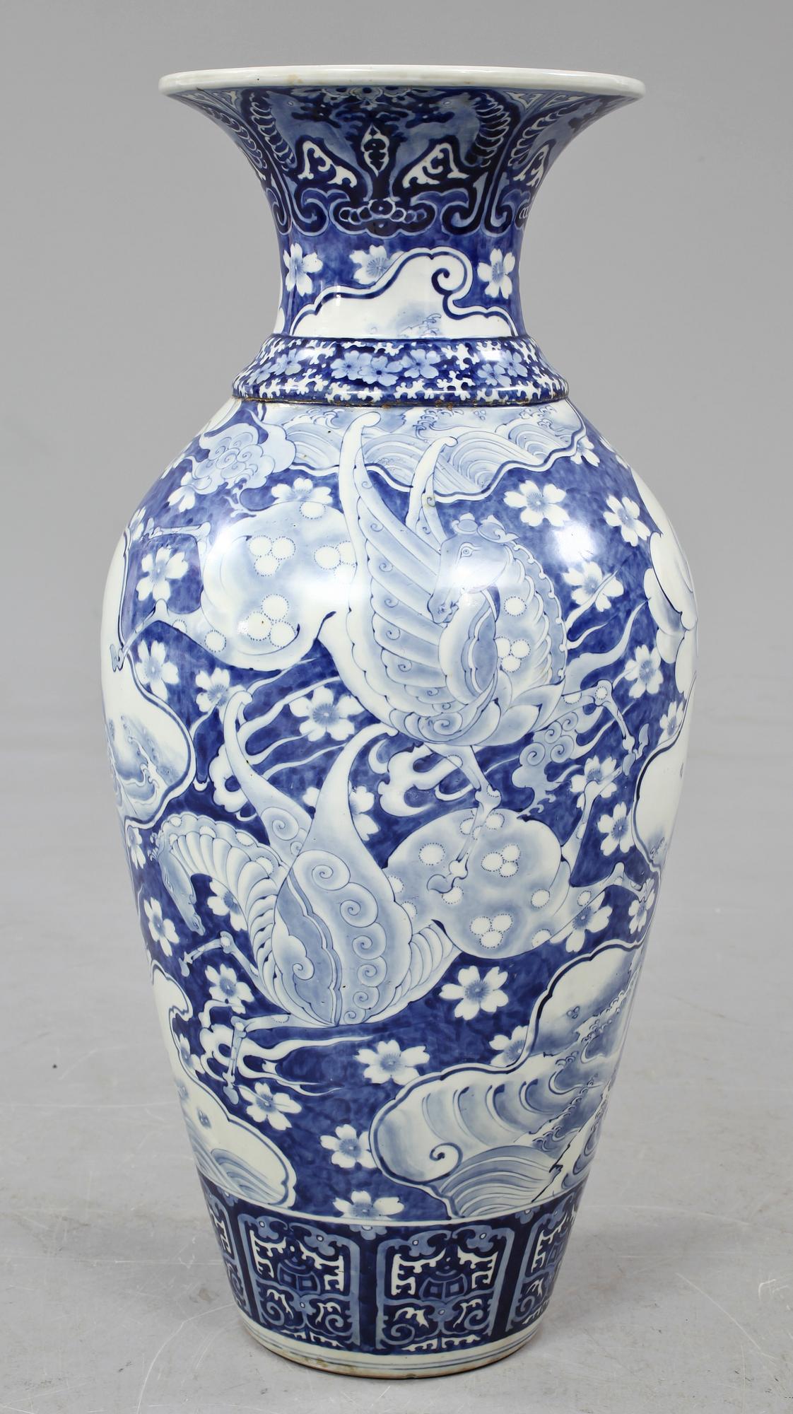 GOLVURNA, porslin, Japan, 1800-tal.