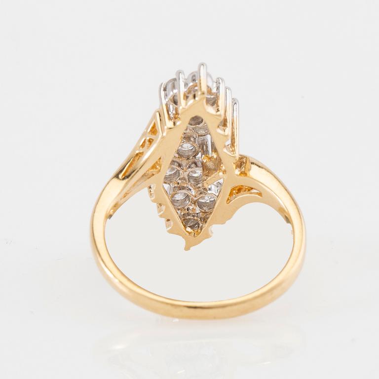 Ring in 14K white and rose gold with diamonds approx. 0.96 ct.