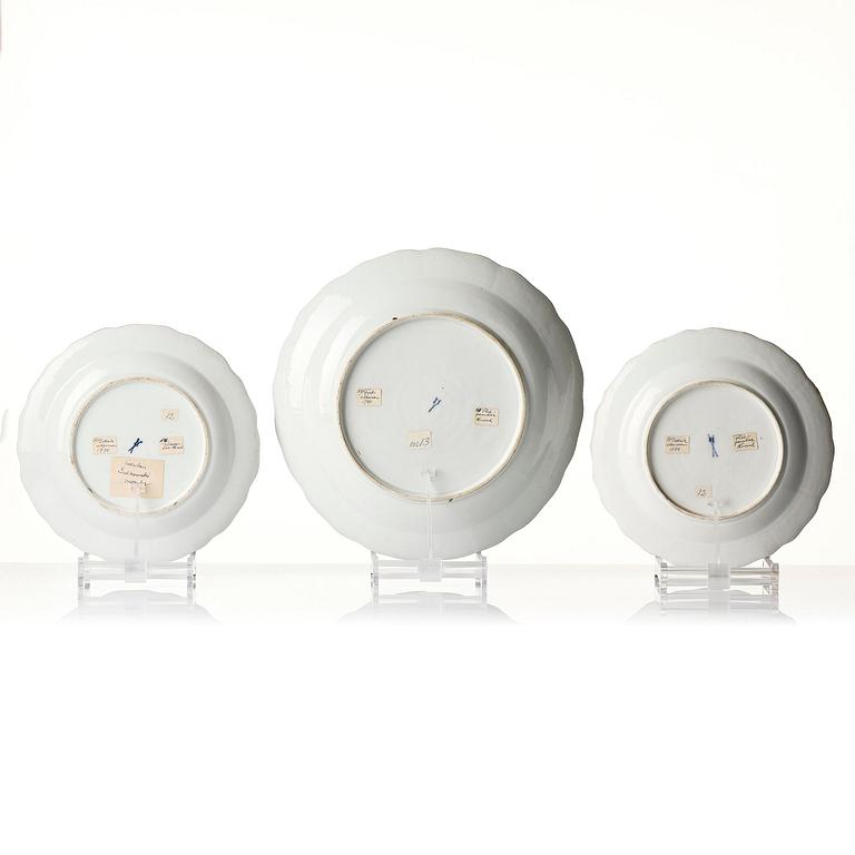 A Meissen 'Koreanische Löwen' dish and two plates, 18th century.