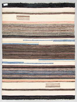 A 1930's Finnish rag rug. Circa 250 x 190 cm.