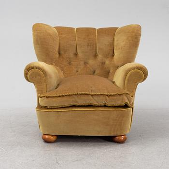 A Swedish modern eacy chair, 1940s.