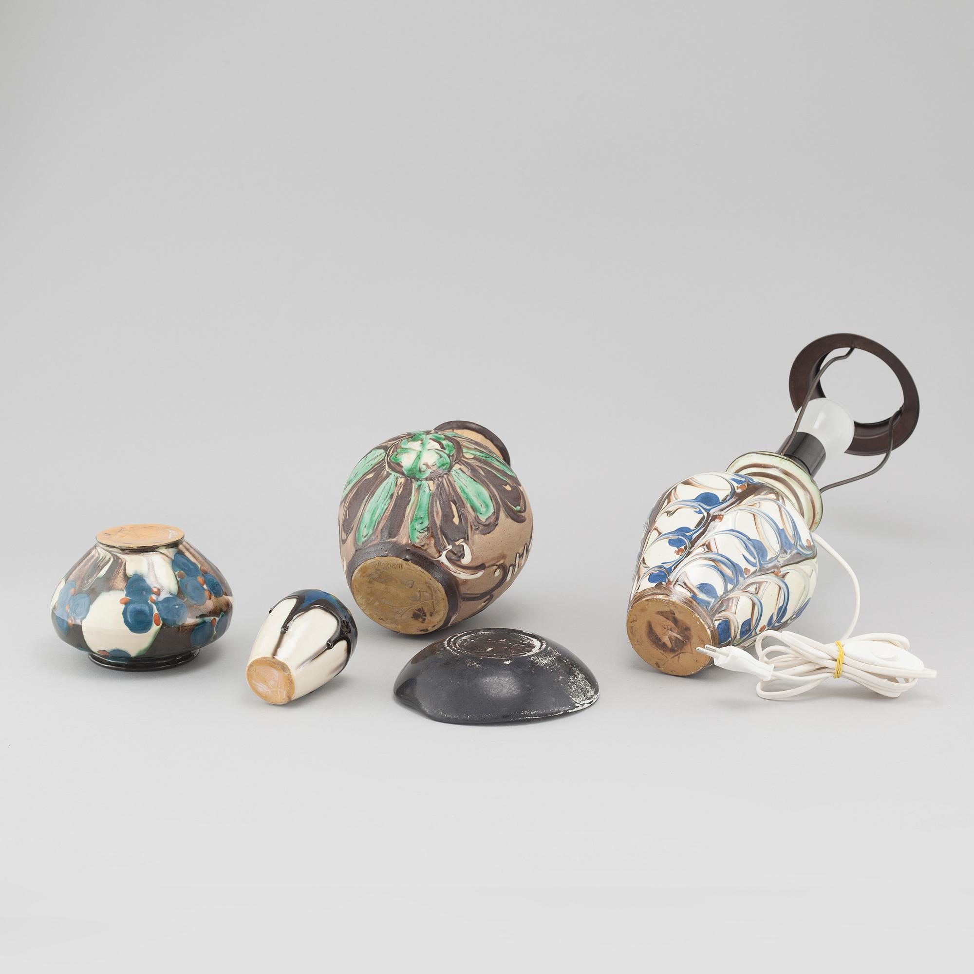 HERMANN AUGUST KÄHLER, five pieces of earthenware, signed.