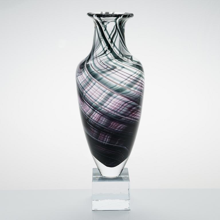 TARU SYRJÄNEN, a vase signed Taru Syrjänen 1999 Nuutajärvi.