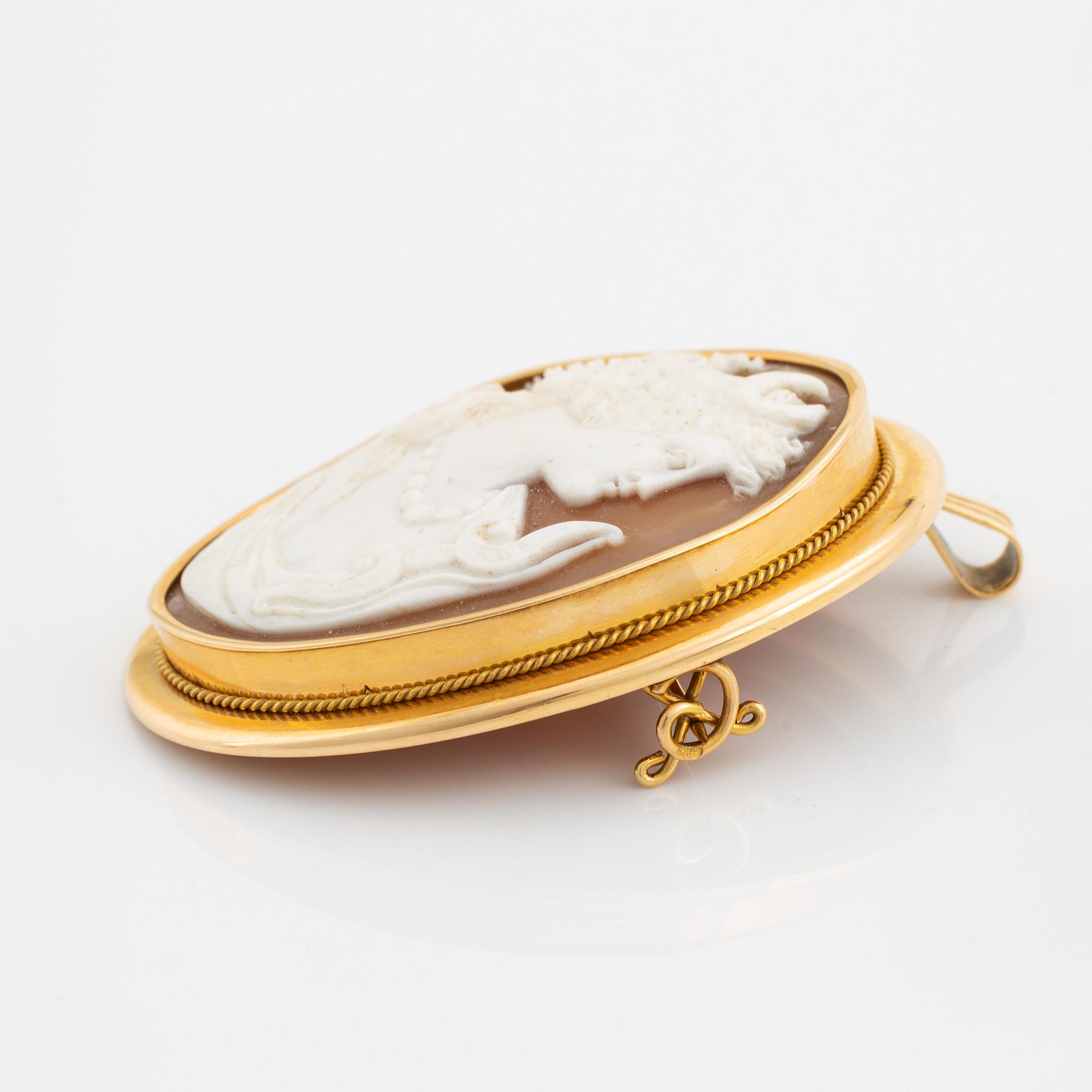Gold and carved sea shell cameo.