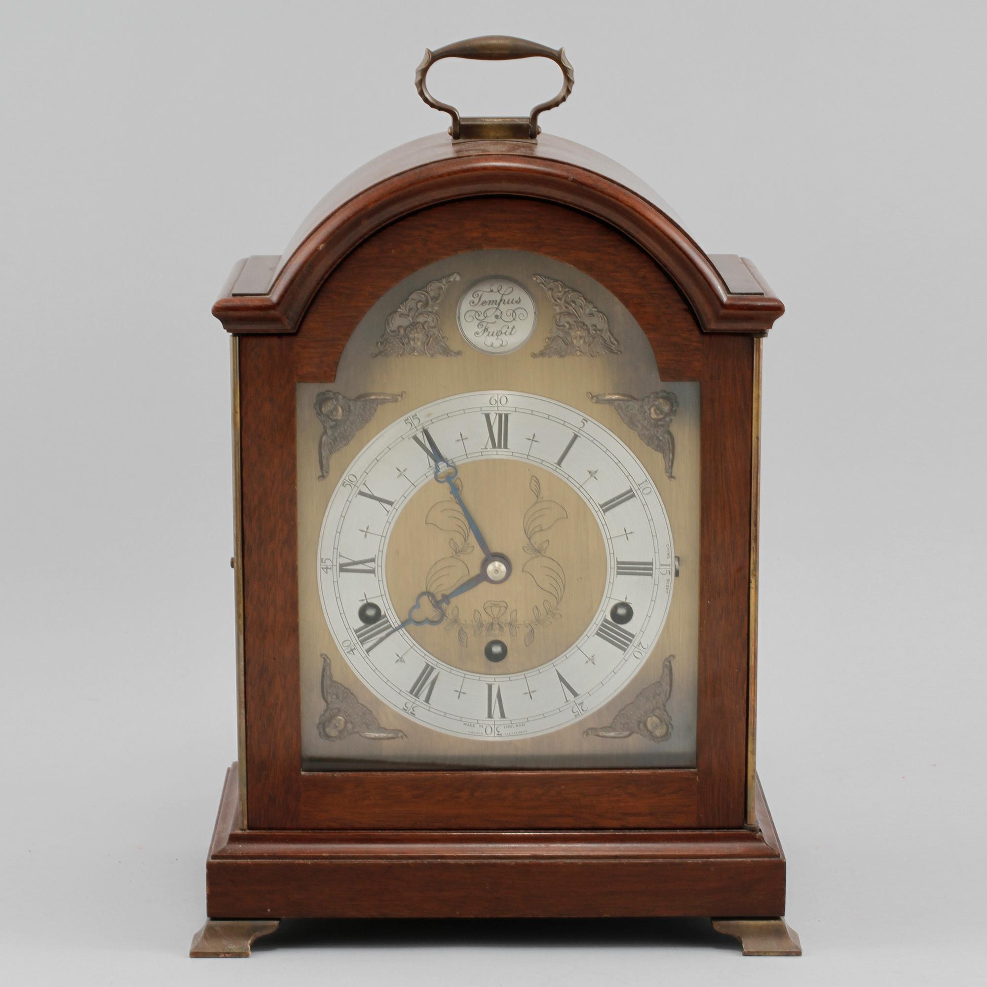 BORDSUR, Elliott, London, England, omkring 1900-talets mitt.